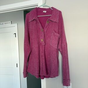 Oversized top with cute buttons!